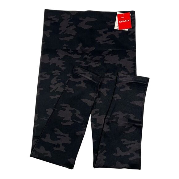 NWT SPANX Look At Me Now Leggings Black Camo Seamless Shaping Women's L Slimming - Picture 3 of 10